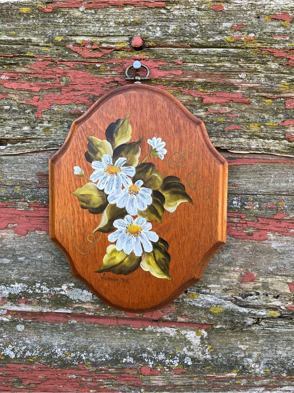 Vintage 1979 Hand-Painted Cottagecore Wooden Wall Plaque w/ White Daisies - Picture 6 of 7